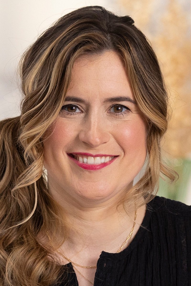 Helen Dealtry
