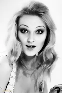Julia Tomas