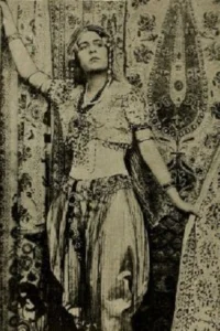 زن رازآلود