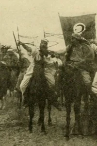 زیر دو پرچم