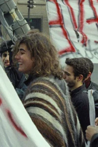 همگی به تظاهرات