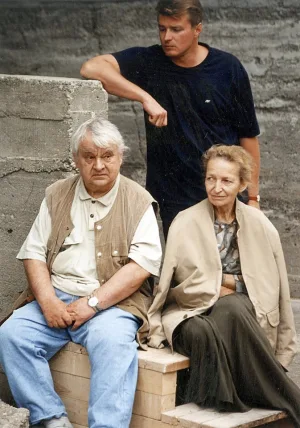 Watch and download The Relatives online (1993)