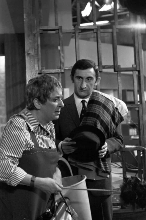 چرا خانم پایپر اینقدر صحبت می‌کند؟