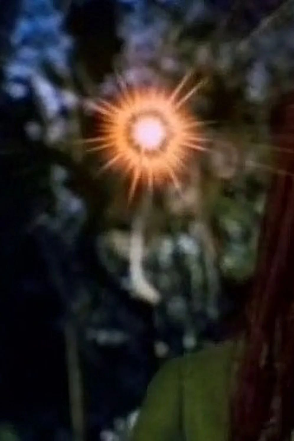 هینکارو به اردو رفت و دوباره به یک ستون شکسته تخیل می کند